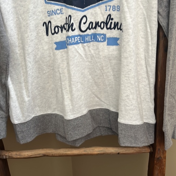 NWT North Carolina Tar Heels UNC Crewneck Light Weight Sweatshirt - Picture 7 of 8